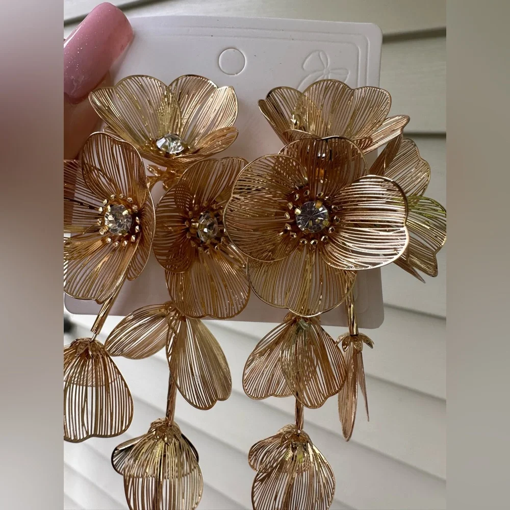 Zara Kate Middleton Gold cascading Floral Drop Earrings - Picture 5 of 8
